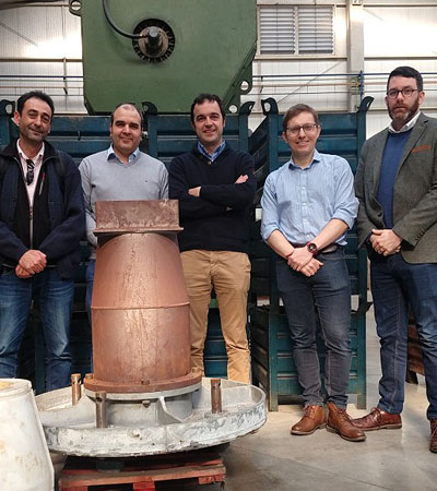 El equipo de Ditrel con un prototipo de Konekta2