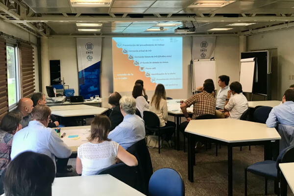 Diseñar un modelo integral de I+D+i mediante un plan maestro que actúe como palanca tractora de la política de transformación industrial en Argentina.